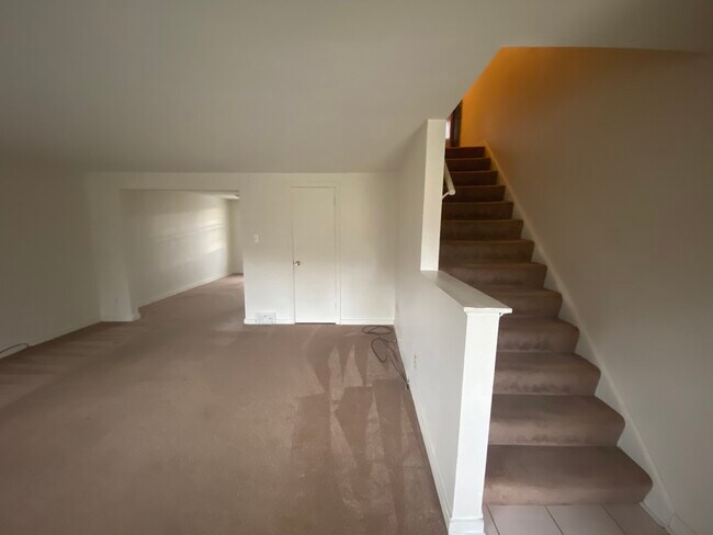 Building Photo - 7578 Elaine Dr