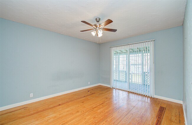 Foto del edificio - 15510 Cypress Garden Dr