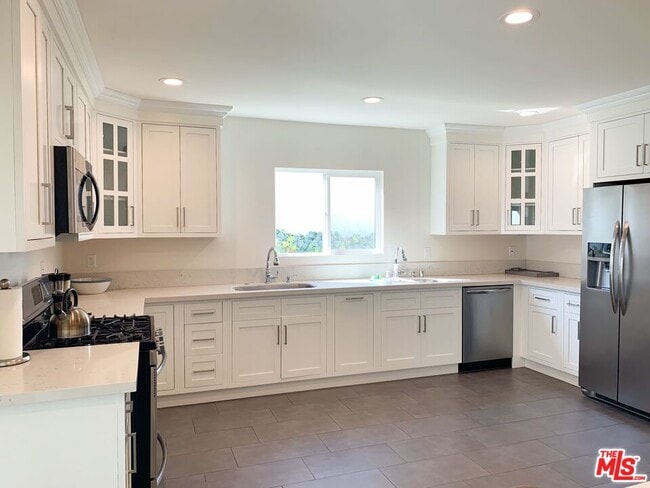 Building Photo - 1123 S Clark Dr