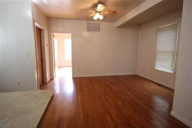 Building Photo - 306 N Hamilton St