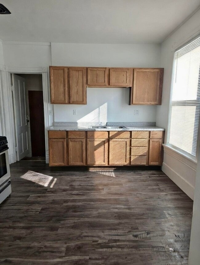 Foto del edificio - 1801 N Wisconsin St