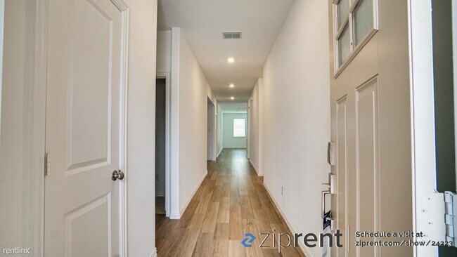 Foto del edificio - 4 br, 2 bath House - 5115 Penrose Dr, Prin...