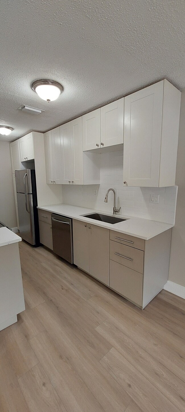 Building Photo - 904 Mandarin Is