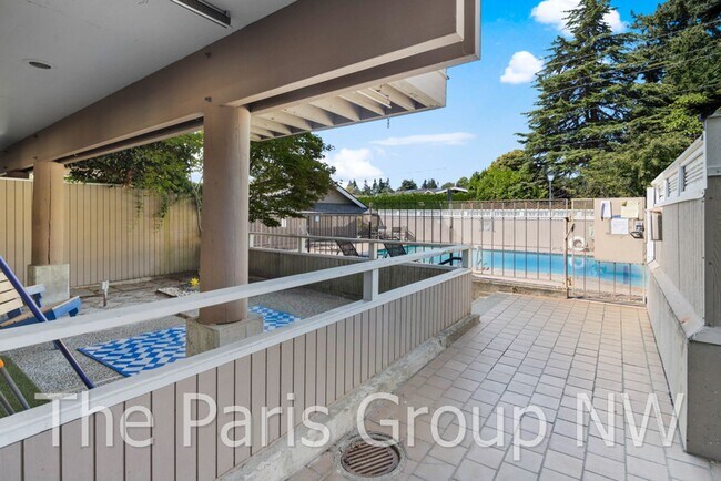 Building Photo - Beautiful Downtown Bellevue 819sf 2BR Cond...