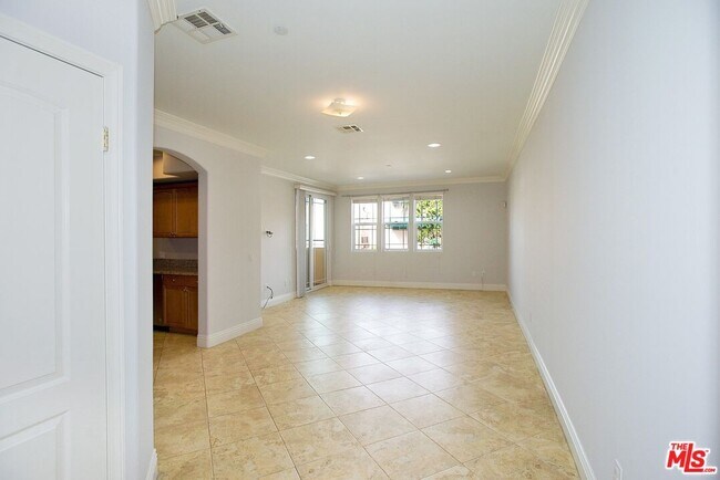 Building Photo - 650 E Palm Ave
