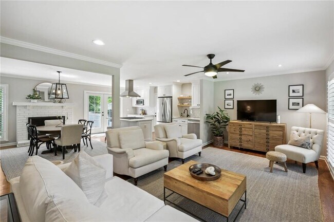 Building Photo - 245 Willow Springs Dr