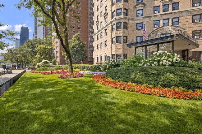 Foto del edificio - 1400 N Lake Shore Dr