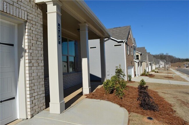 Building Photo - 215 Hellen Vly Dr