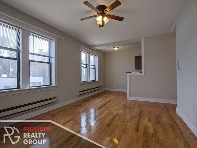 Building Photo - 818 W Diversey Pky