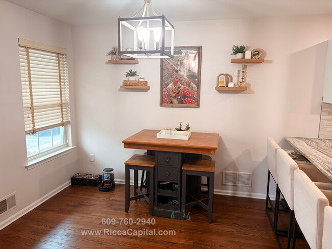 Building Photo - 145 Yorktown Blvd