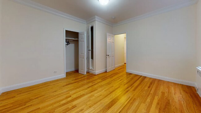 Building Photo - 442 E 78th St