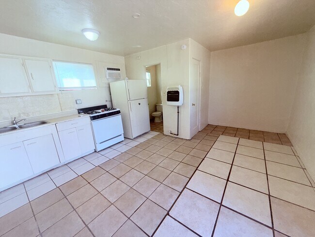 Interior Photo - PM354 - 1435 East Benson Highway