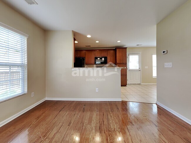 Building Photo - 409 Lakewind Dr