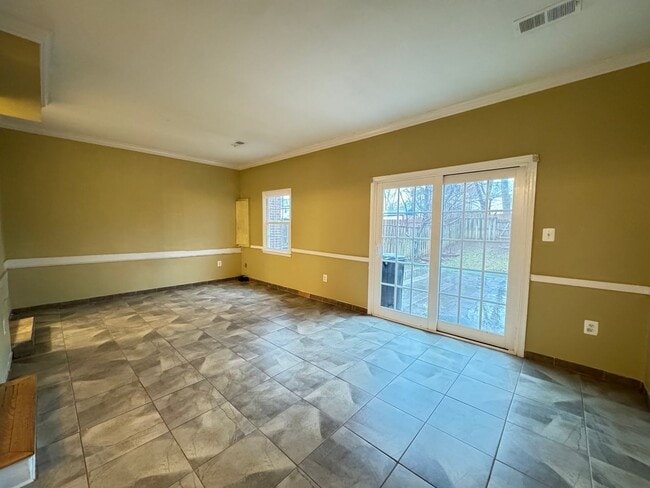 Building Photo - Spacious 3 Bed 2.5 Bath Townhome In Beautiful Sudley