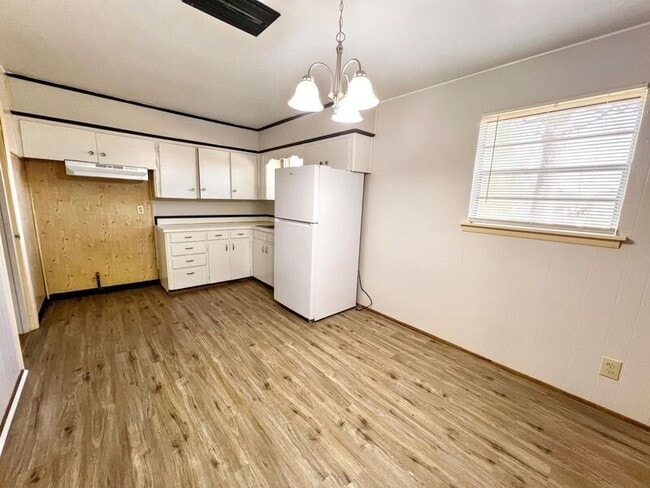 Building Photo - 2 Acorn Pl