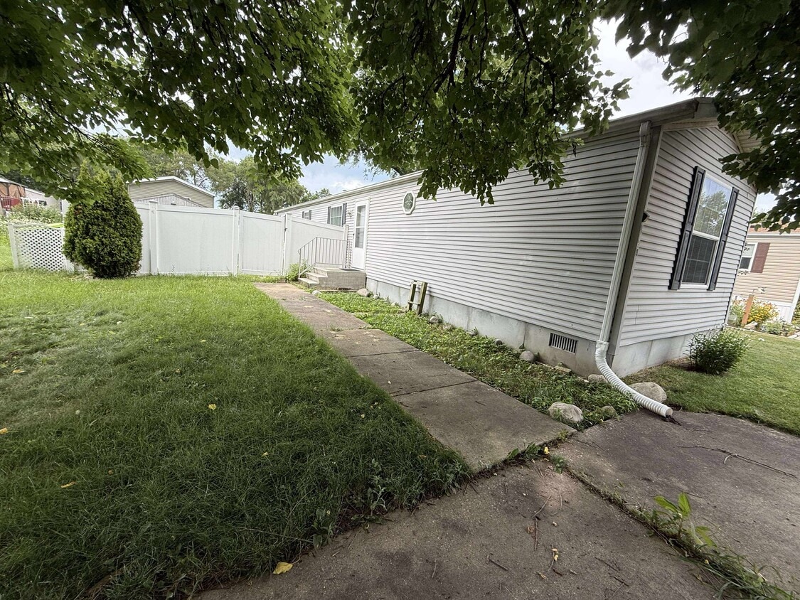 Foto del edificio - 1930 Patrick Henry Cir