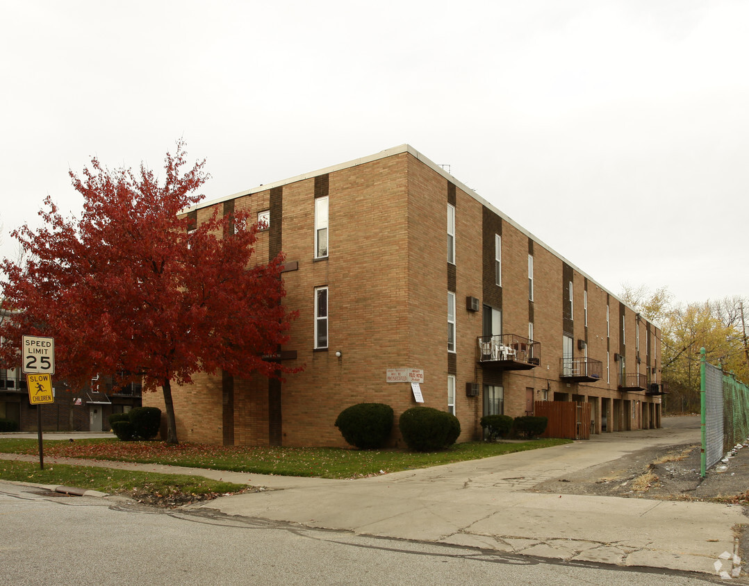 Primary Photo - Clare Manor Apartments