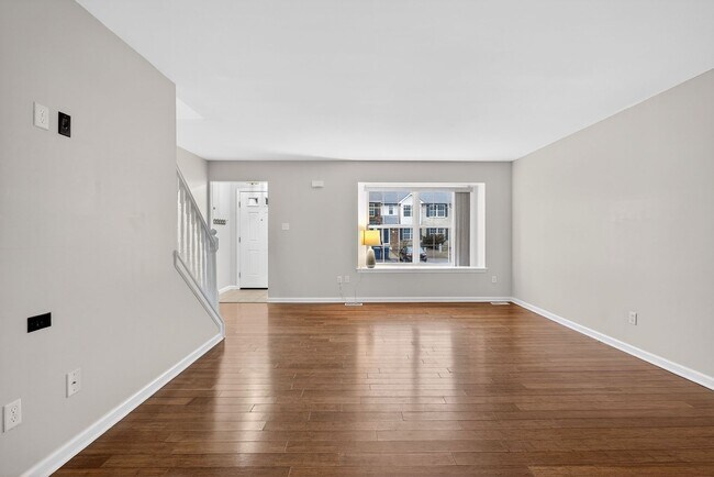 Foto del edificio - Move-In Ready 3BR Townhome – Deck, Yard & Finished Basement *OPEN HOUSE 3/14/26 1PM-3PM *