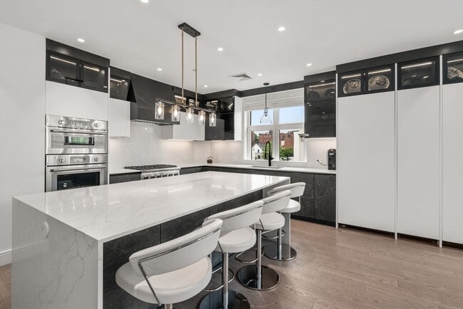 Building Photo - 69 Walnut St