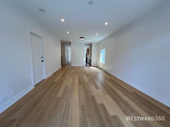 Foto del edificio - 2042 W Washington Blvd