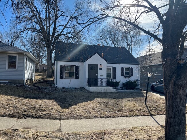 Building Photo - 2120 S Norton Ave