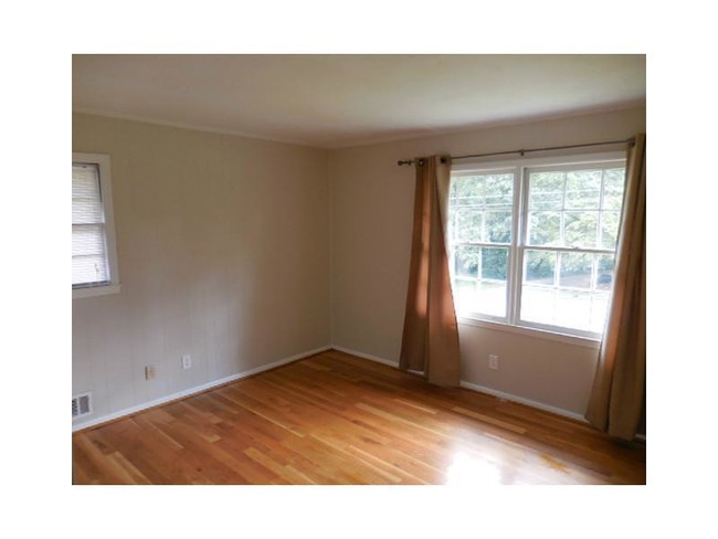 Building Photo - 2771 Burtz Dr