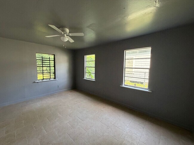 Foto del edificio - Spacious Two Bedroom Home