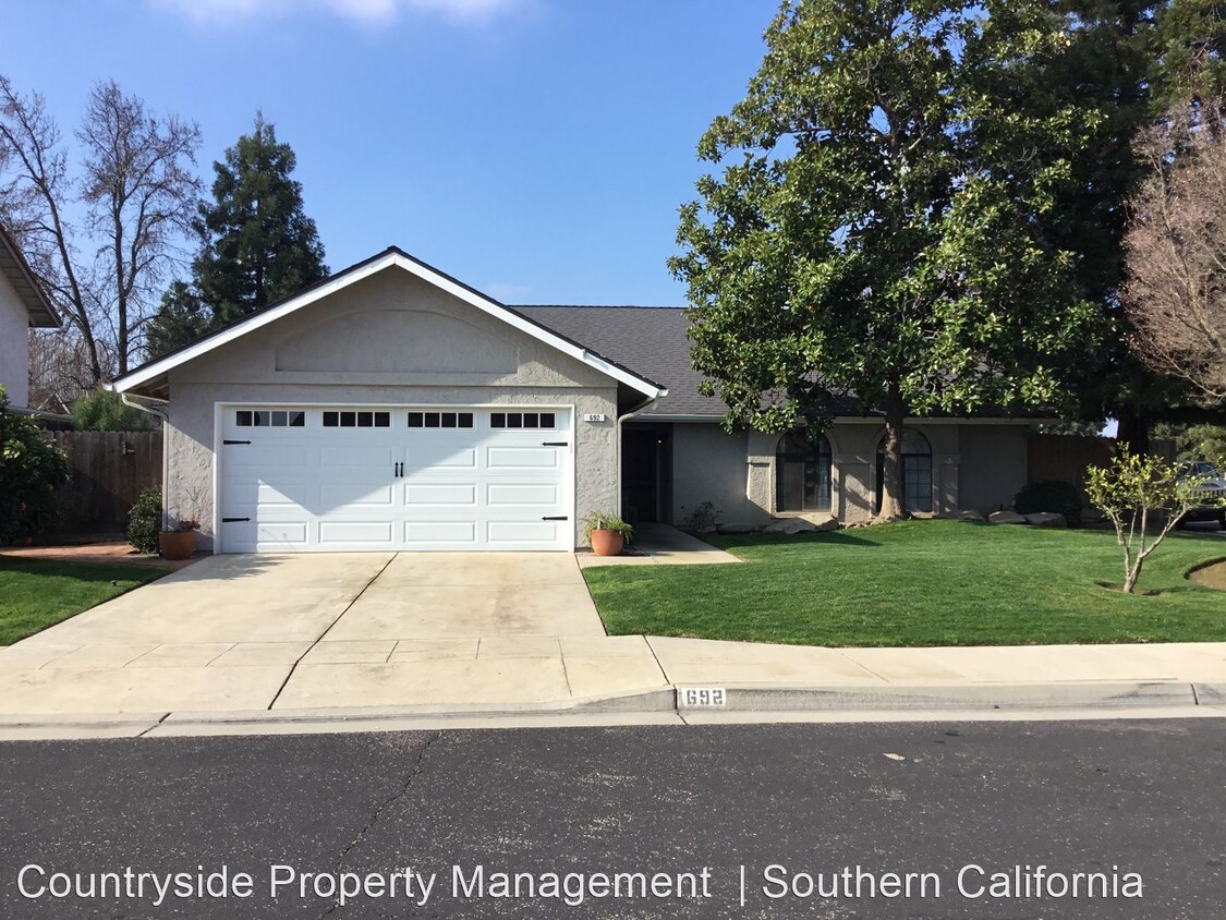 Primary Photo - 3 br, 2 bath House - 692 N. Renn Avenue
