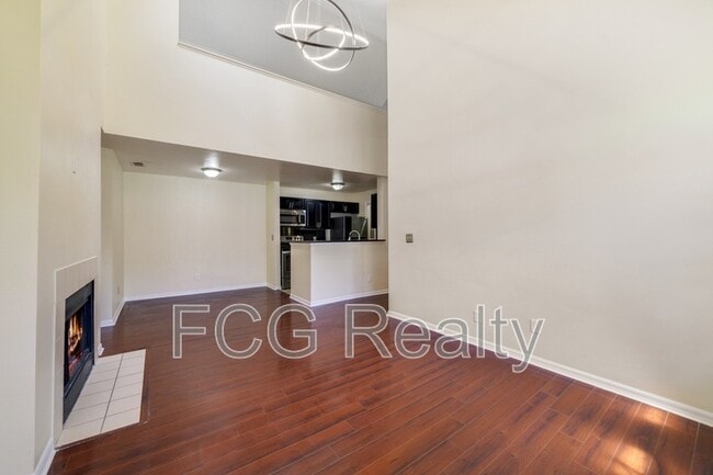 Photo - 6106 Westgate Dr Apartment