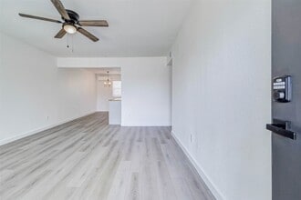 Building Photo - 1701 Johanna Dr