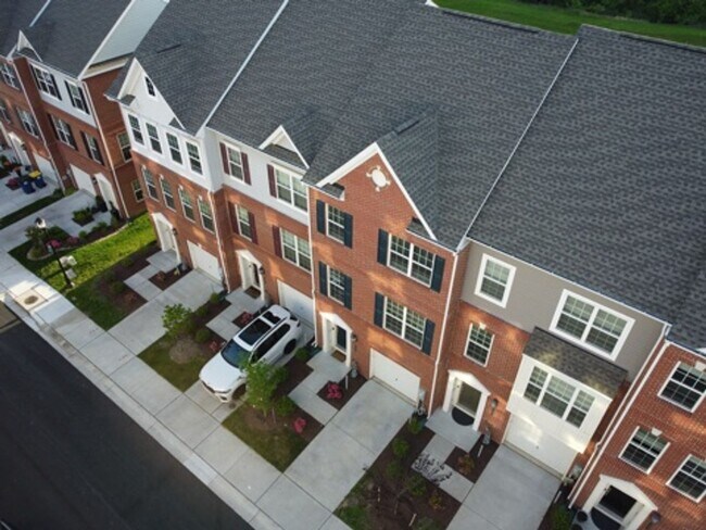 Building Photo - Spacious 3BR Townhome in Elkridge