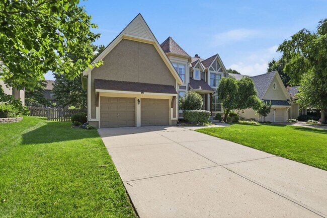 Foto del edificio - Luxury, Location & Lifestyle—All in One! Executive Home w/ Community Pool