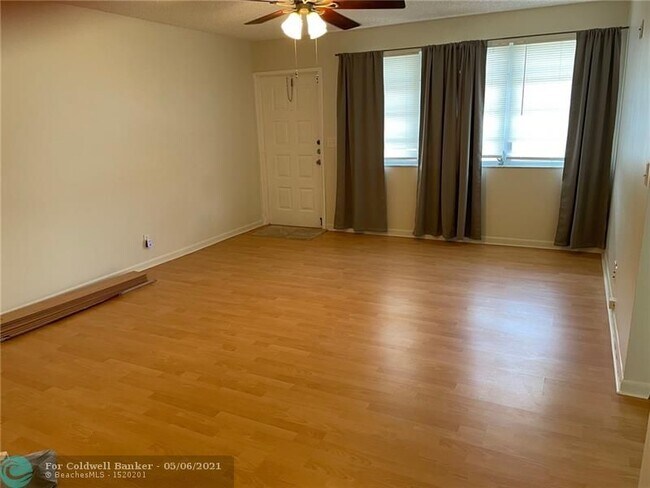 Building Photo - 1005 Twin Lakes Dr