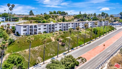 Building Photo - 3606 Vista Rey