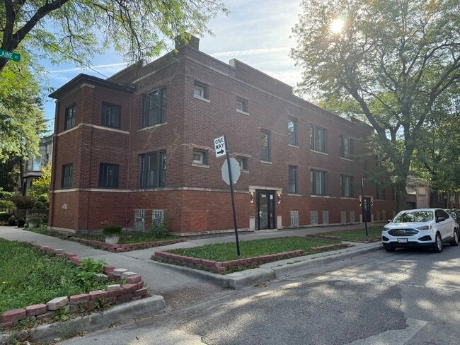Foto del edificio - 3805 W Belle Plaine Ave