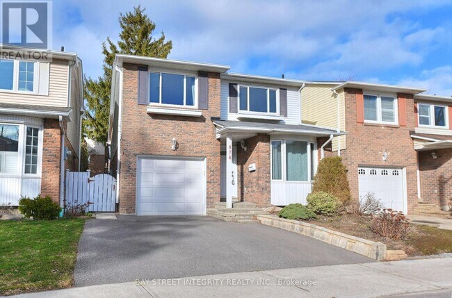 Building Photo - 976 Raintree Ln