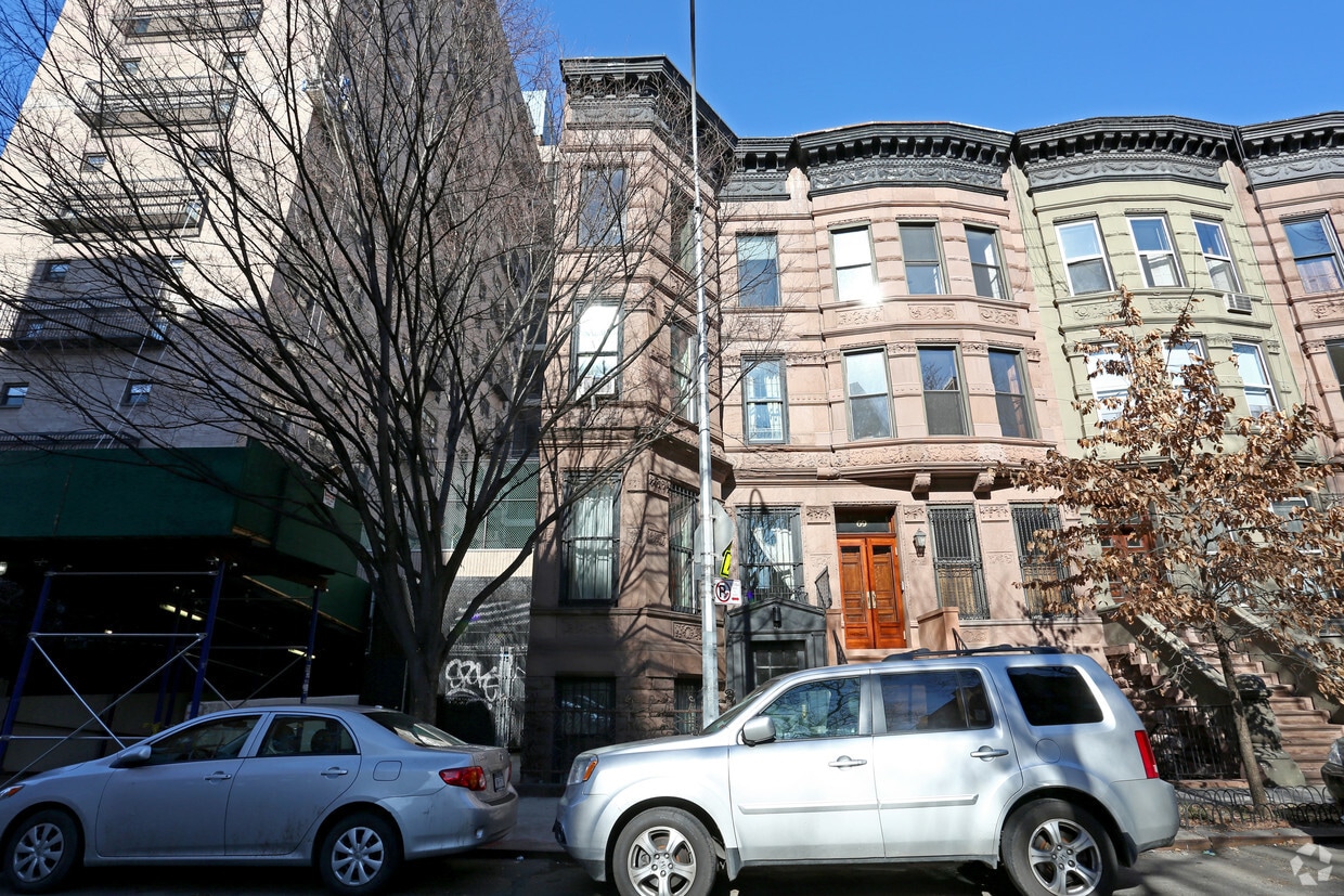 Building Photo - 71 W 89th St