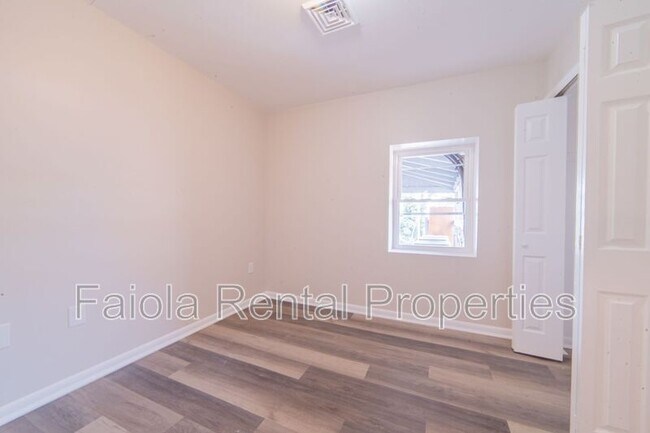 Foto del edificio - 112 N High St