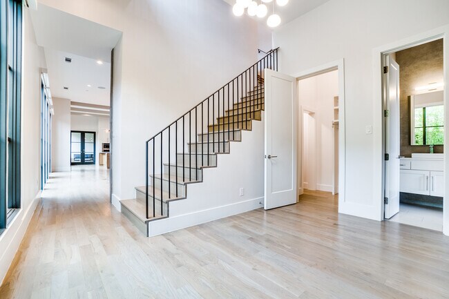 Foto del edificio - 3601 Binkley Ave