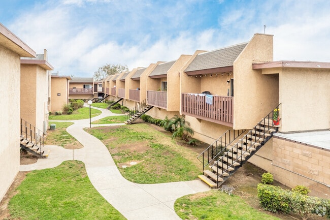 Building Photo - Village Meadows