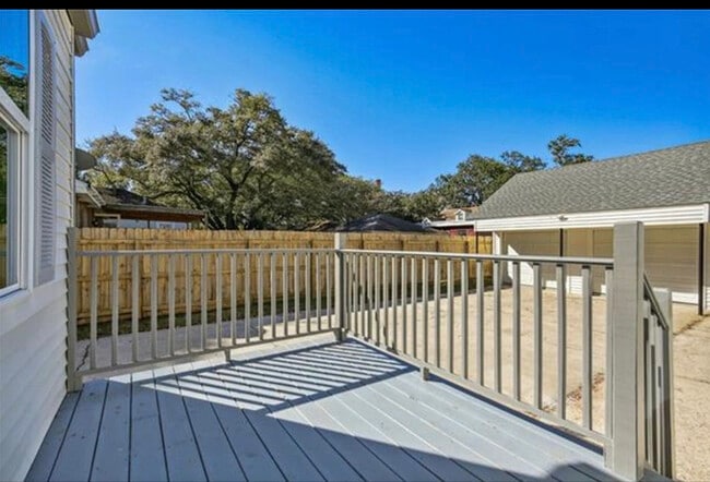 Building Photo - 2412 Jackson Blvd