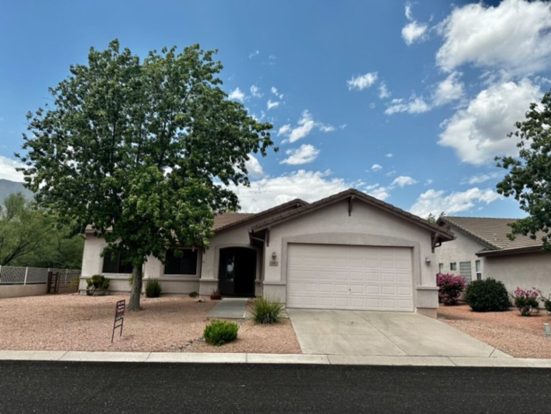 Primary Photo - Lovely home in Cottonwood Ranch