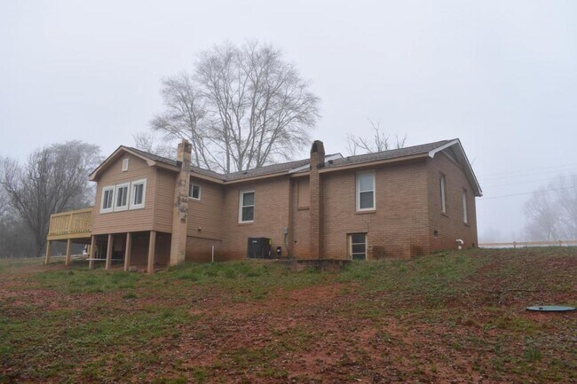 Building Photo - 2587 Carolina Country Club Road