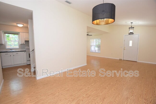 Building Photo - 302 W Belmar St