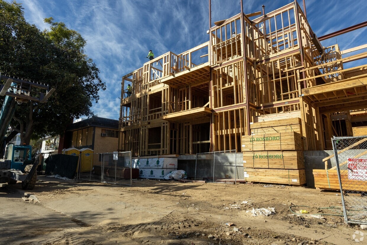 The Delano 14829 Delano St Van Nuys, CA Apartments for Rent in Van