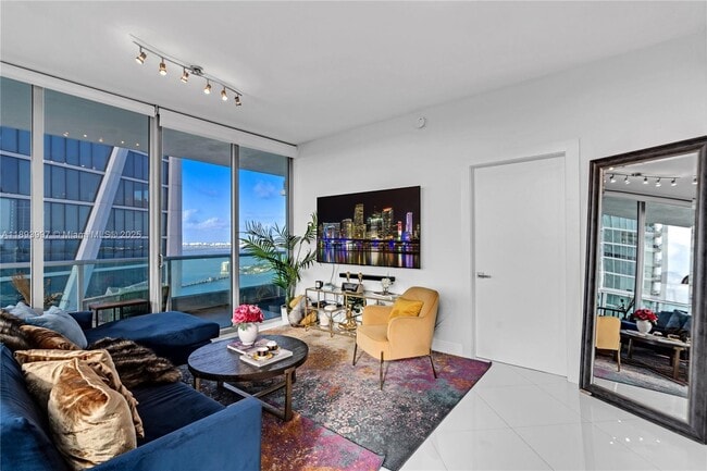 Building Photo - 900 Biscayne Blvd