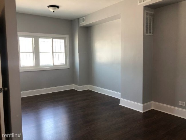 Foto del edificio - 2 br, 1 bath Apartment - 2949 W Peterson Ave