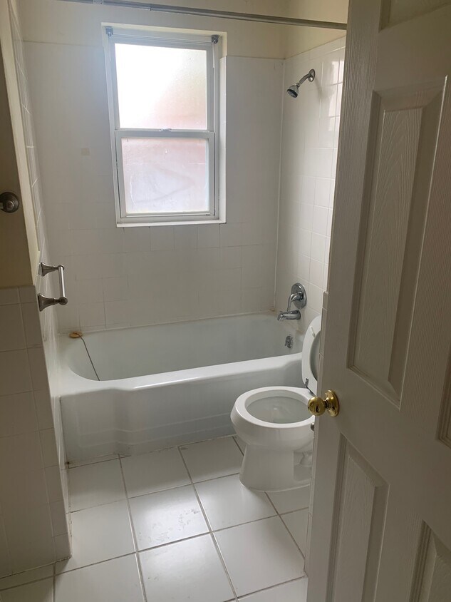 Foto del edificio - 8153 Whitburn Dr