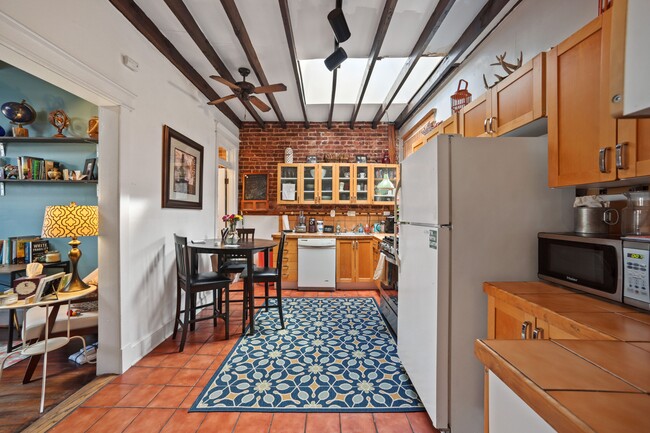 Light & Airy - 710 Maryland Ave NE