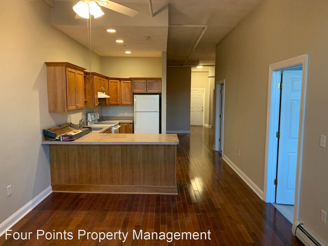 Primary Photo - 2 br, 1 bath House - 52 Washington St, Uni...